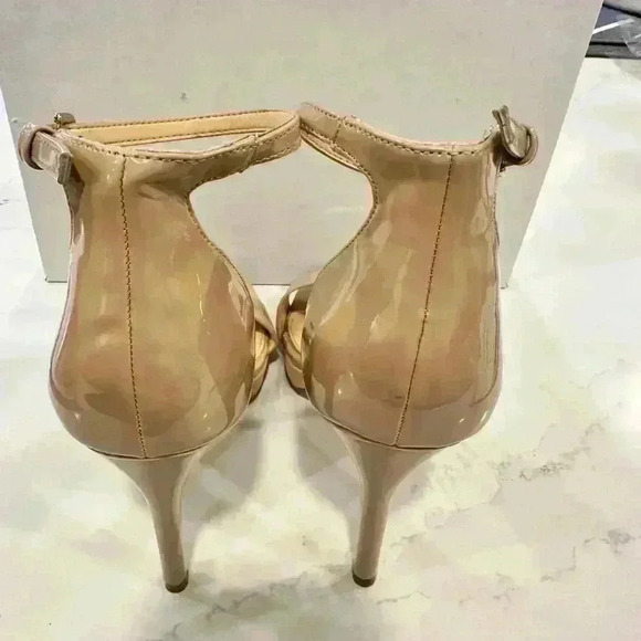 Jordyn BEIGE Patent Leather Platform Sandal | Michael Kors (Size 8.5) - Picture 5 of 9